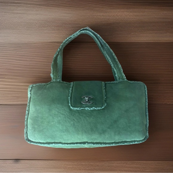 Chanel Green Suede Shearling Trim CC Turnlock Handbag - Picture 1 of 9
